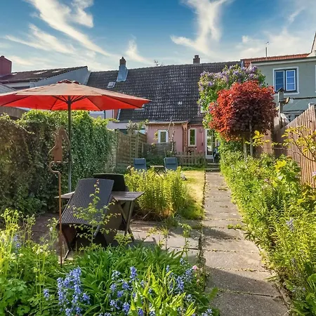 Hébergement de vacances Amazing In W/ Wifi And 1 Bedrooms Friedrichstadt